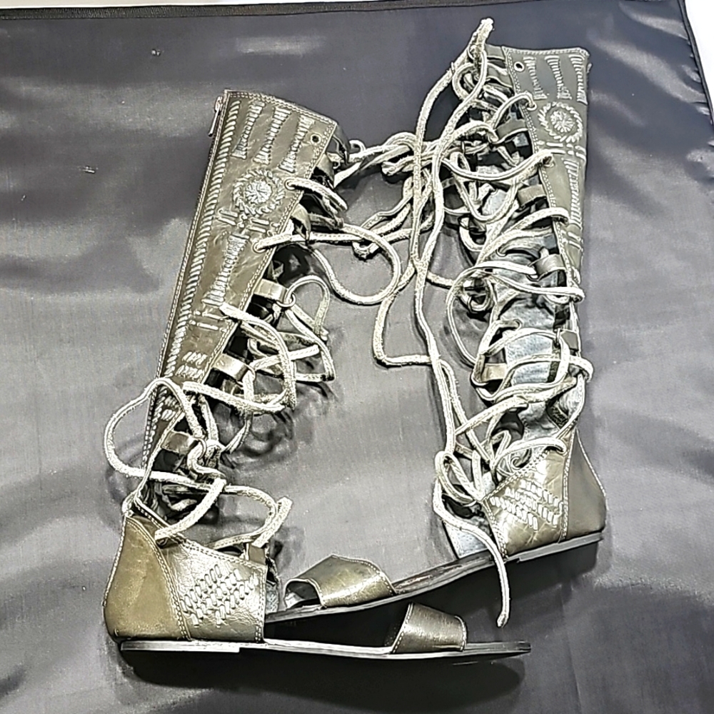 Stylish Gray Gladiator Sandals - image 3